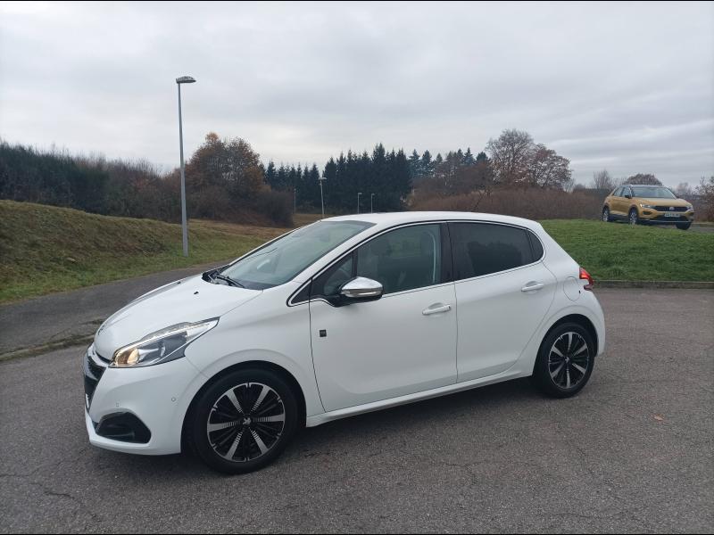 PEUGEOT 208 1.5 BlueHDi 100ch E6.c Tech Edition 5p